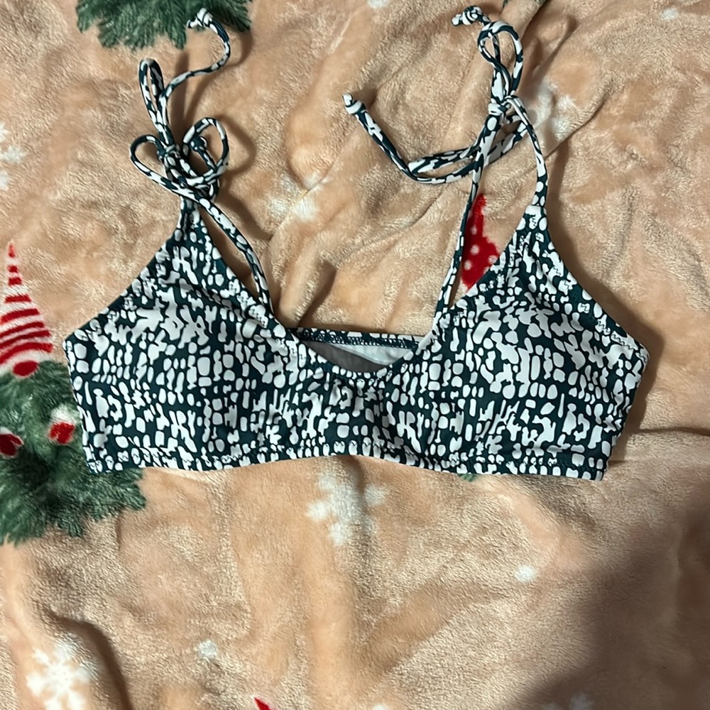 swim top with adjustable straps! size small